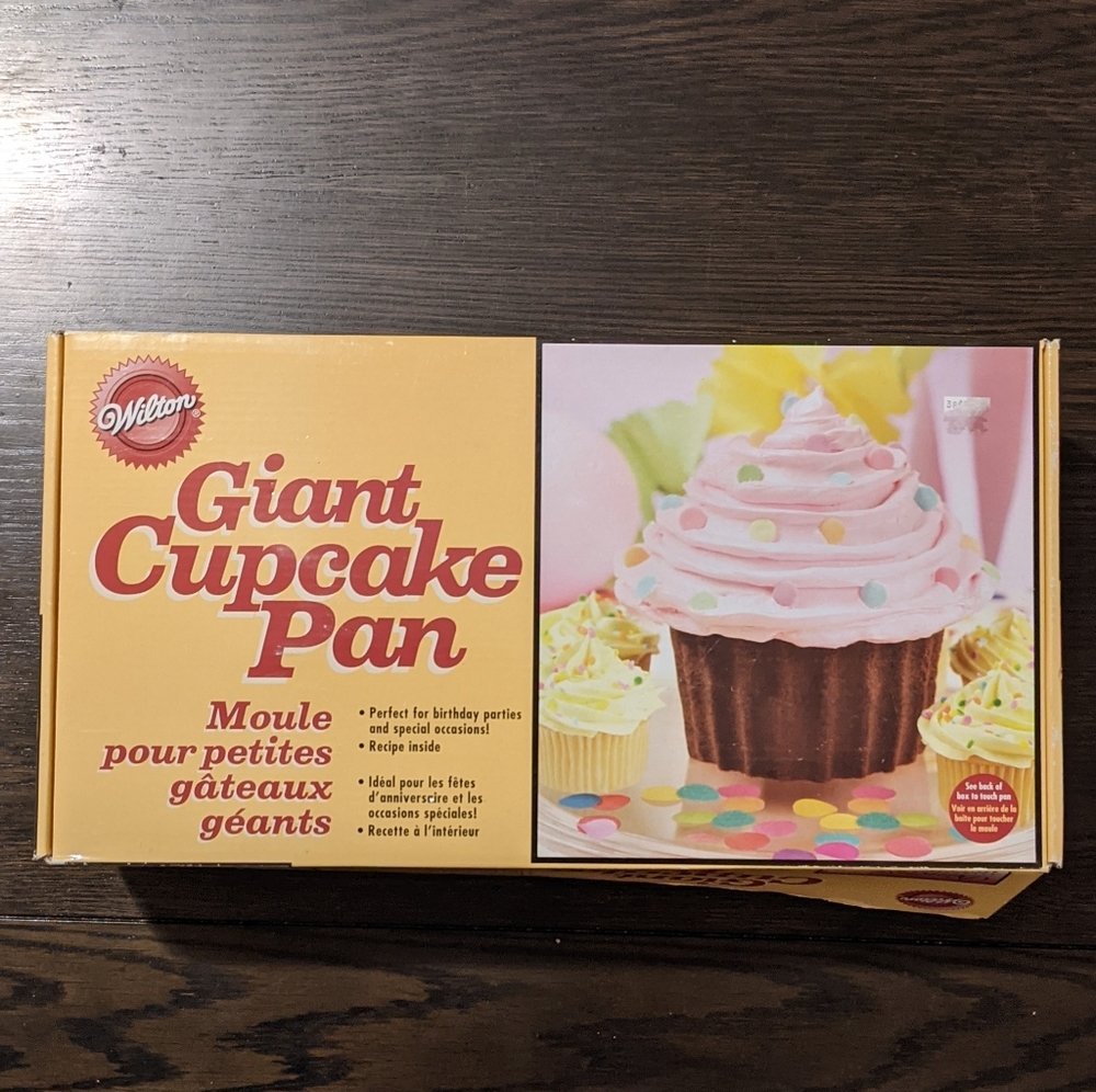 Giant Cupcake-Shaped Cake Pan